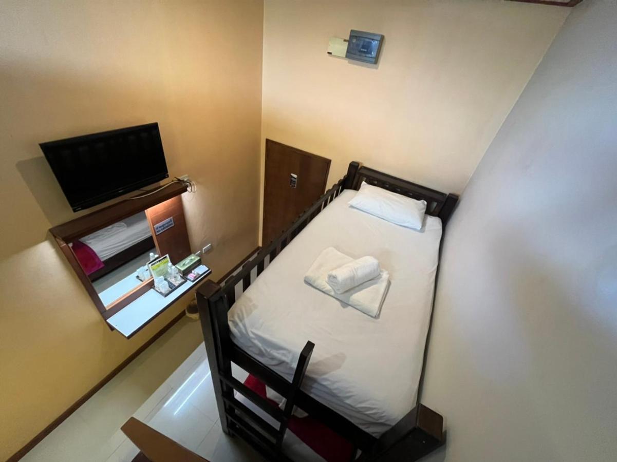 First&Frang Hotel-SHA Extra Plus Thong Sala Exterior foto