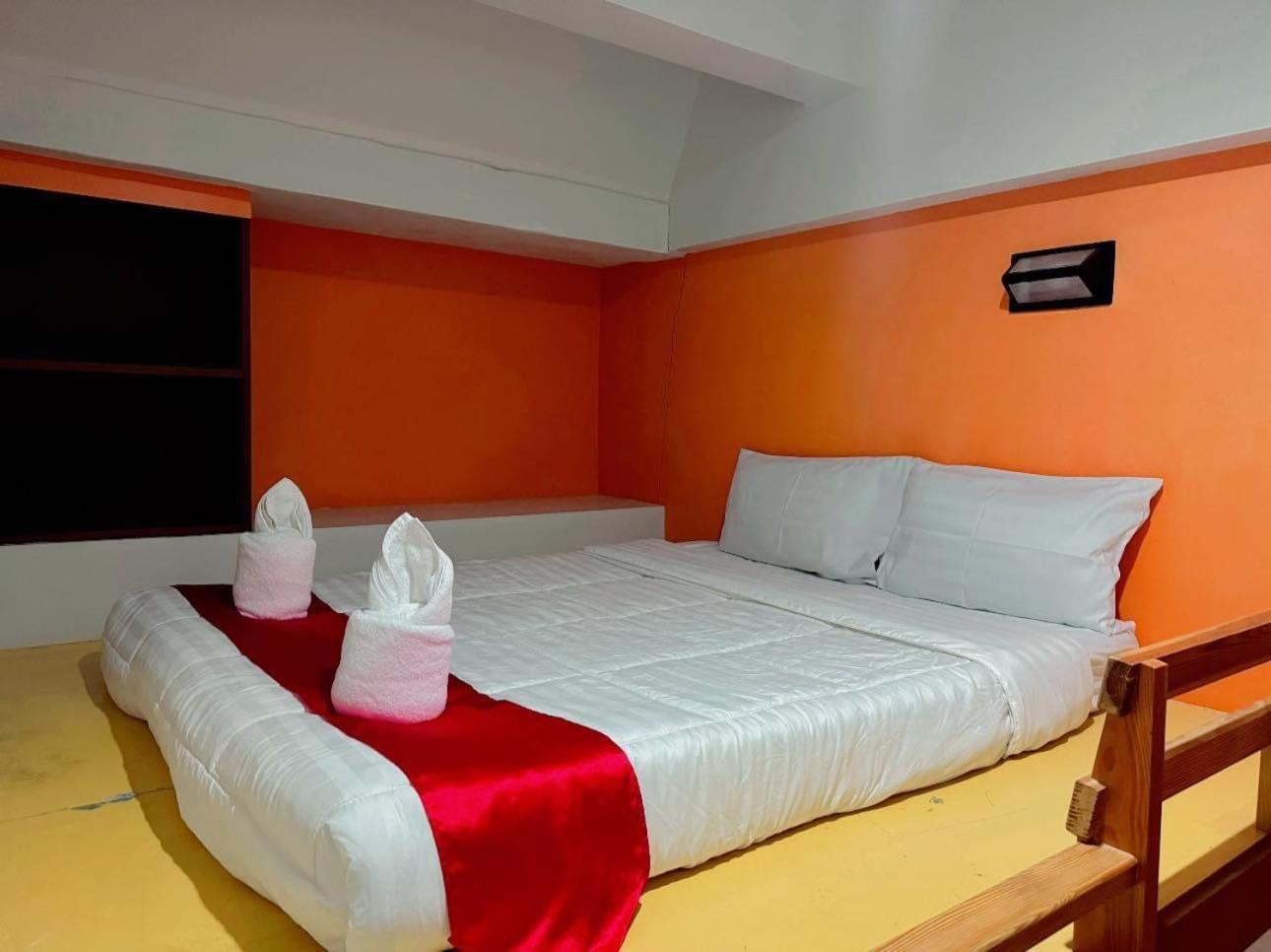First&Frang Hotel-SHA Extra Plus Thong Sala Exterior foto